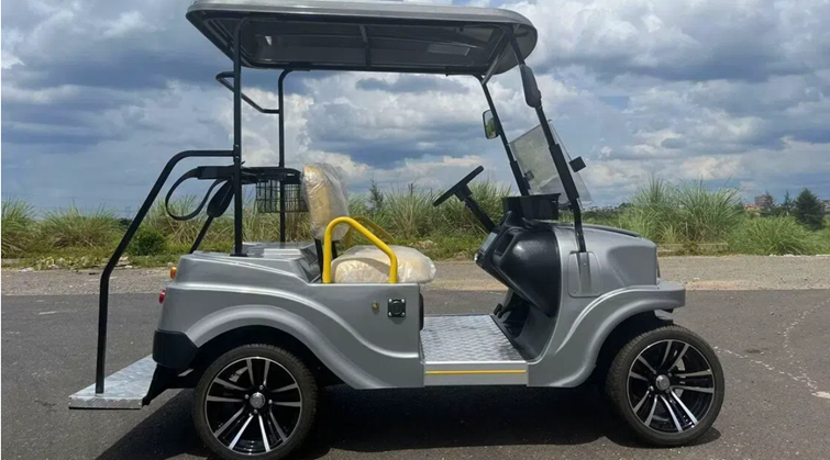 2座第二代高爾夫球車
